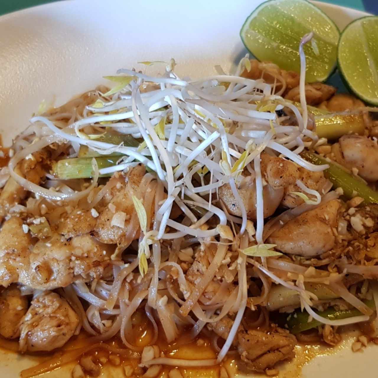 pad thai de pollo