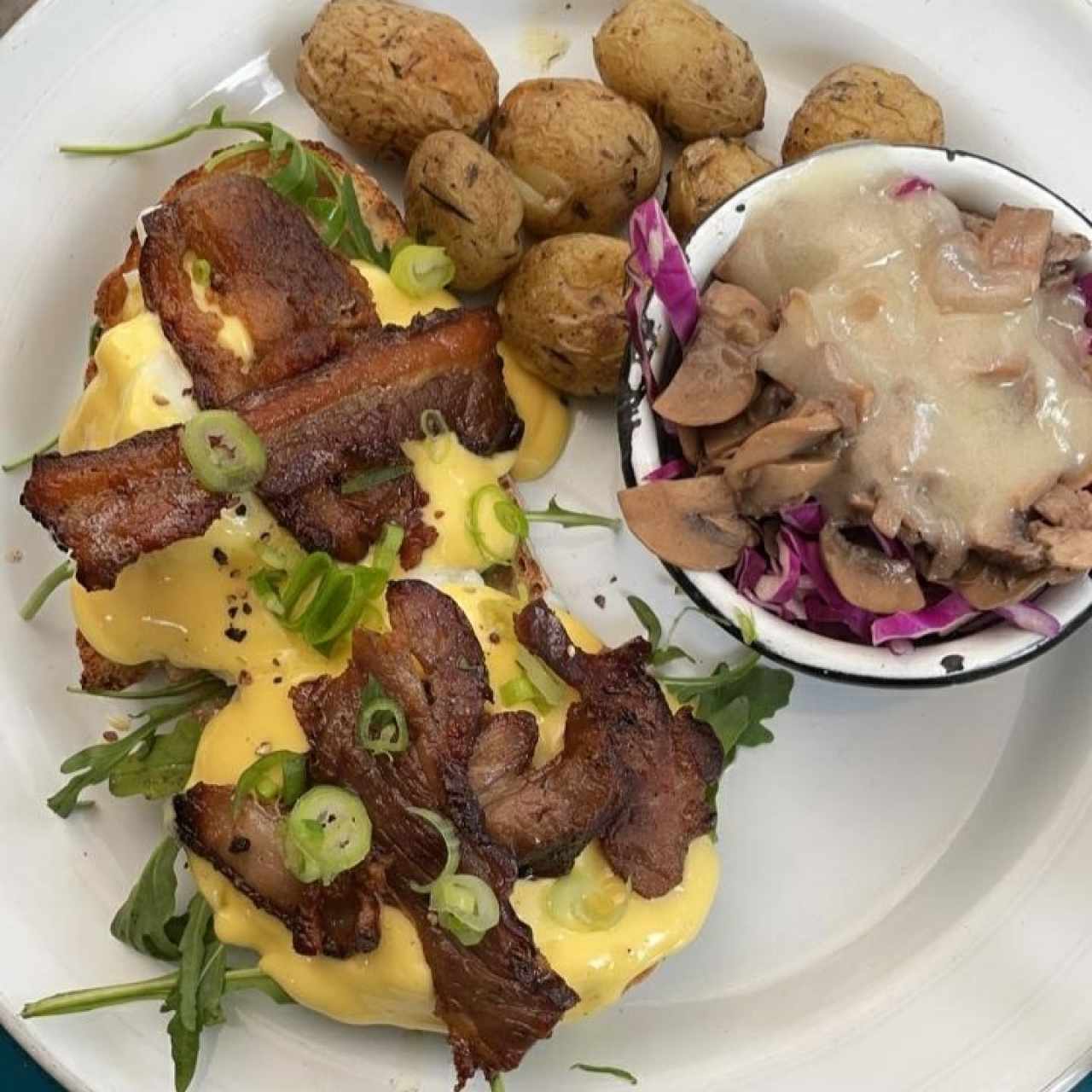 huevos benedictinos con tocino