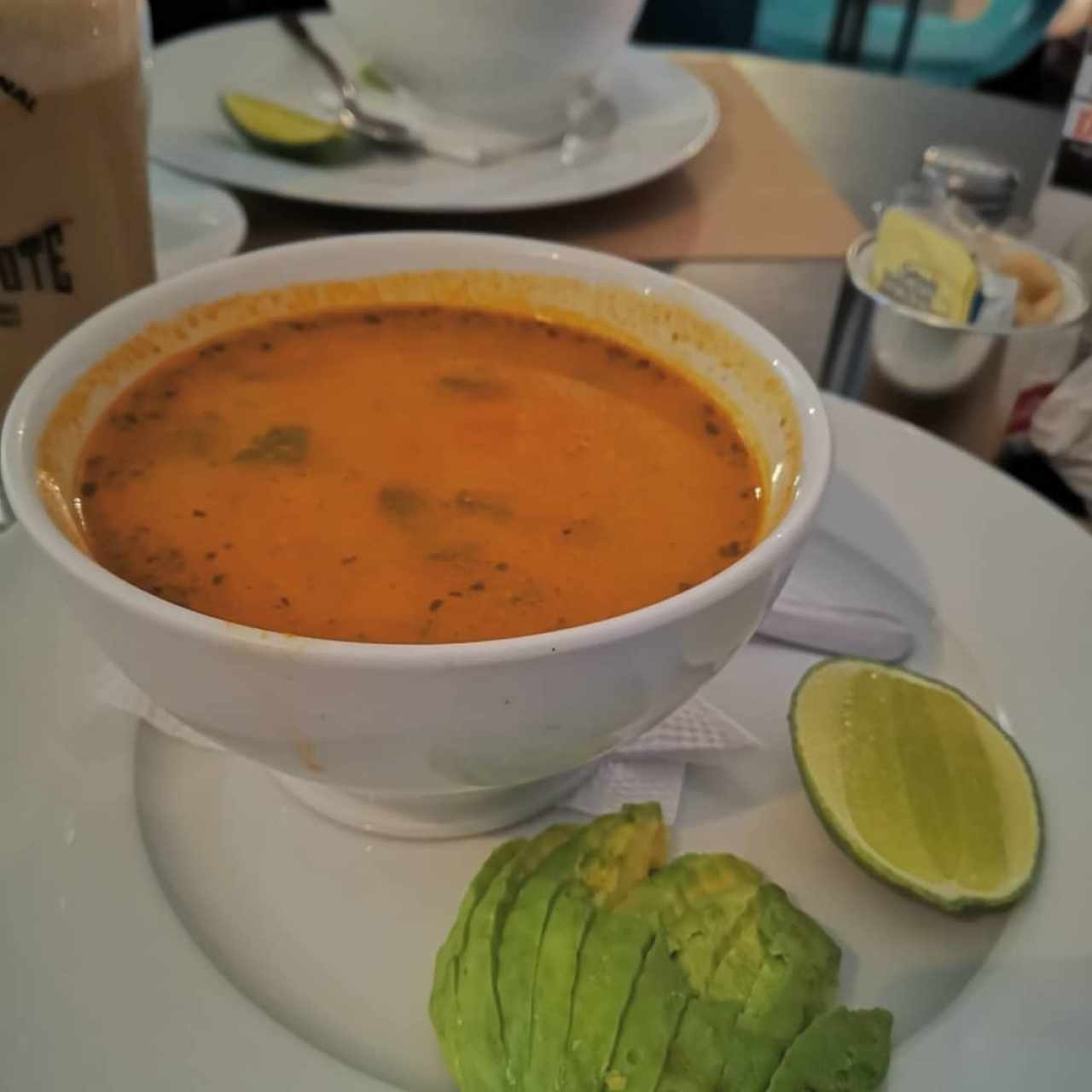 sopa de pollo