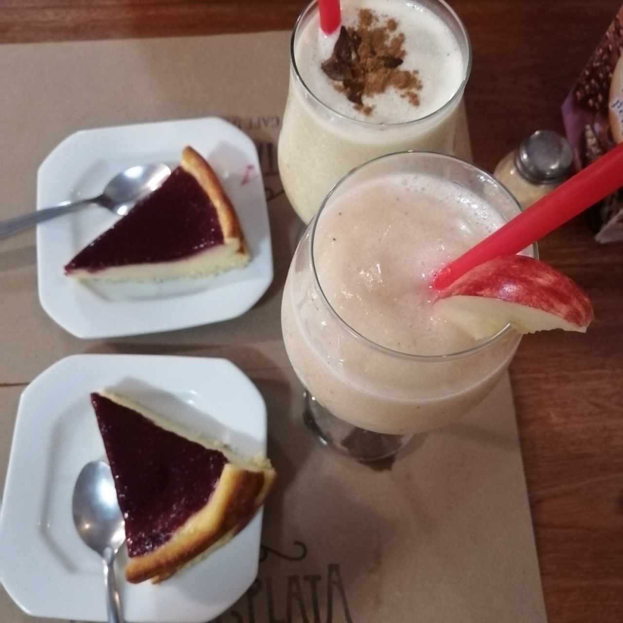 frutos rojos, navidad sin ti y smoothie ropom pom