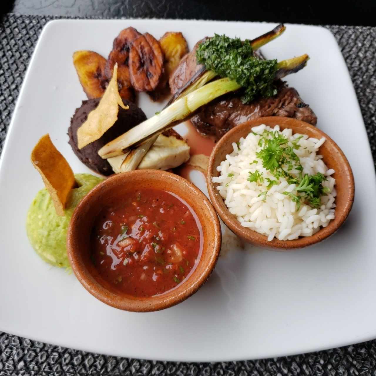 PLATOS FUERTES - Plato Típico