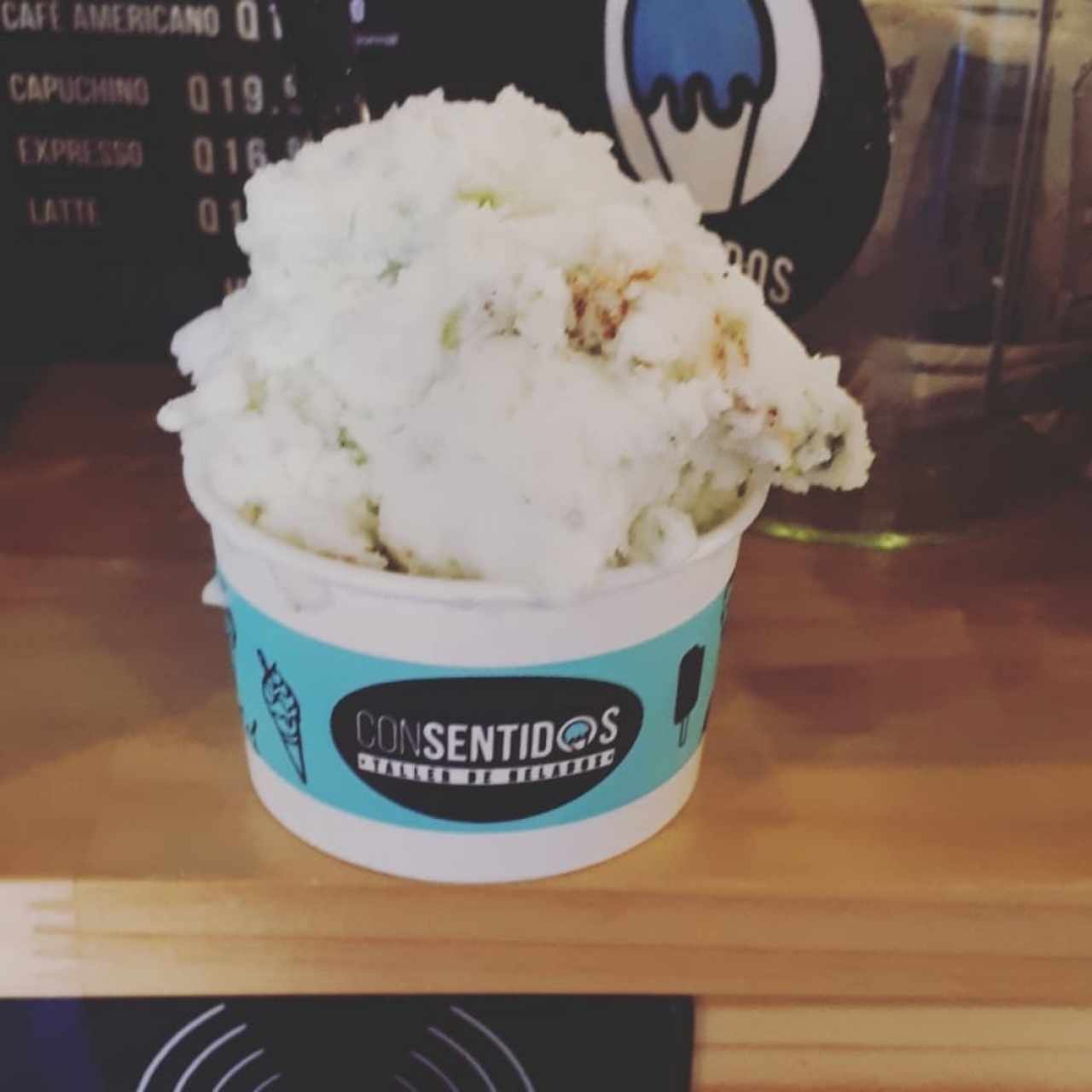 Helado de pepino, piña y tajín.