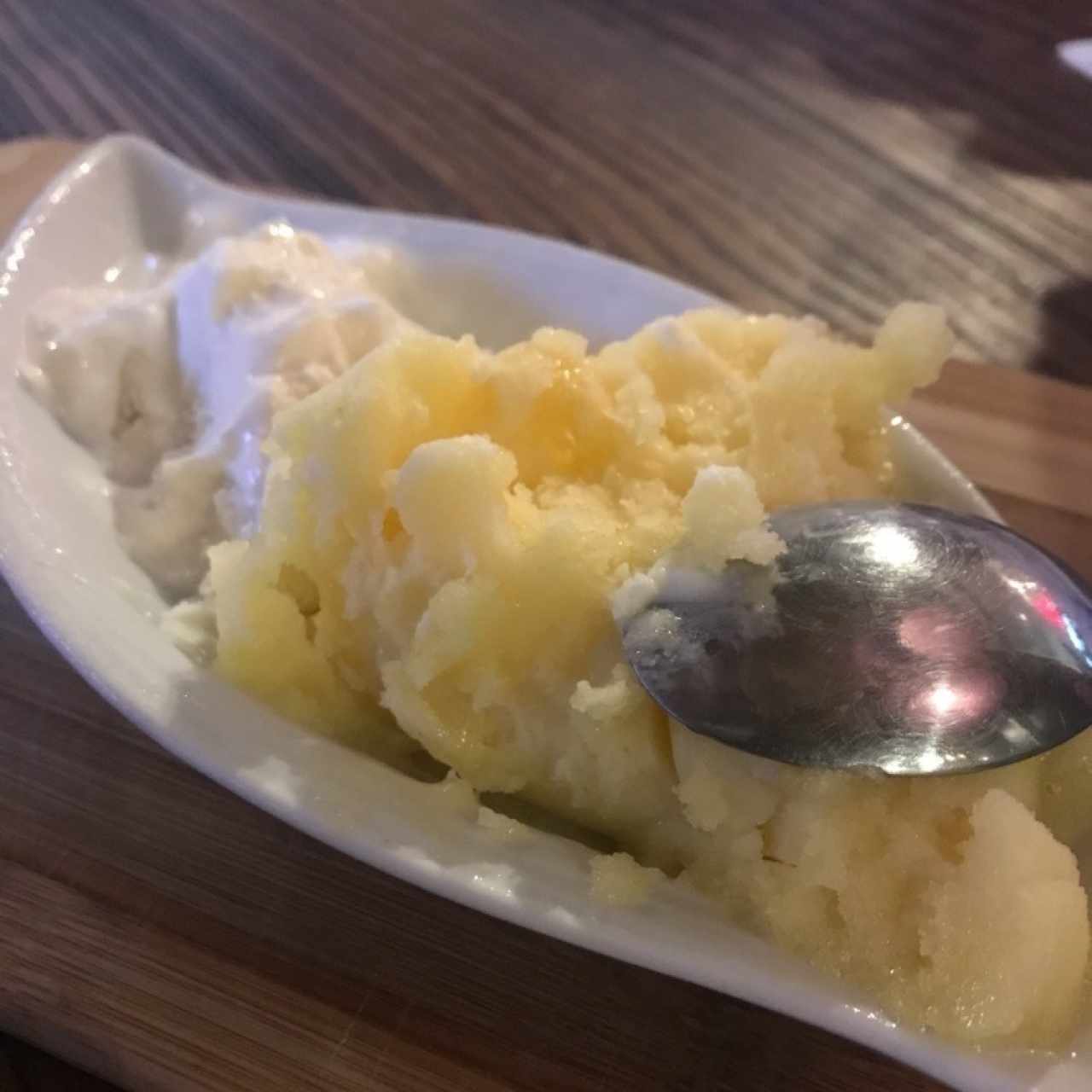 Maracuyá rellena de leche condensada