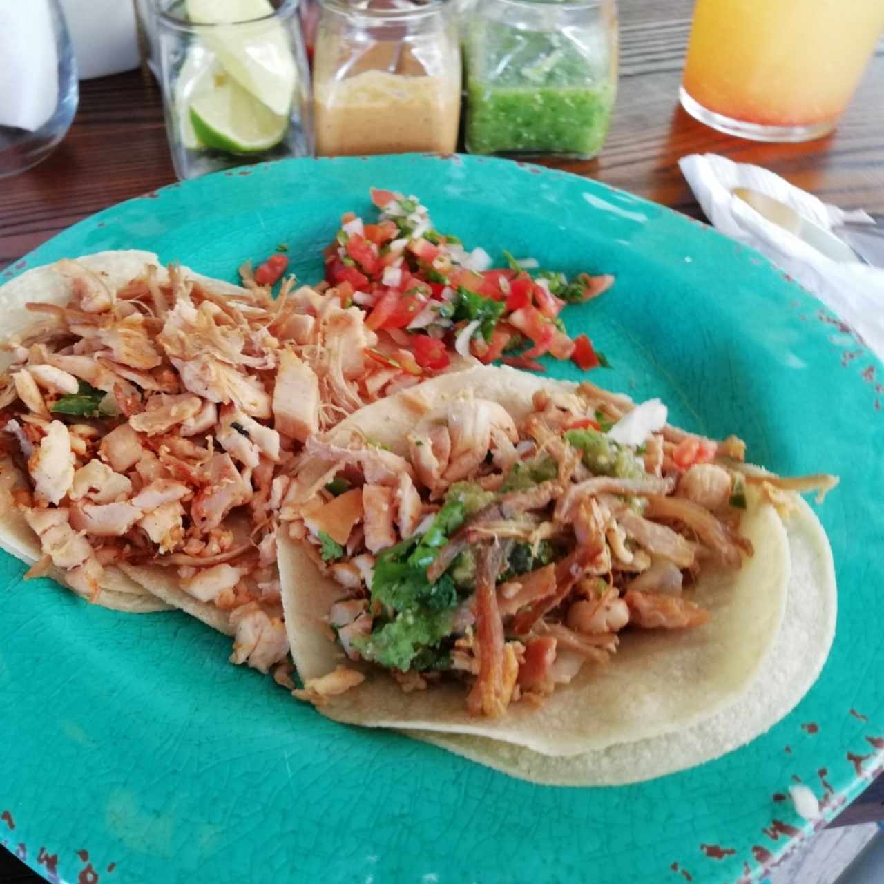 tacos de pollo y carnitas