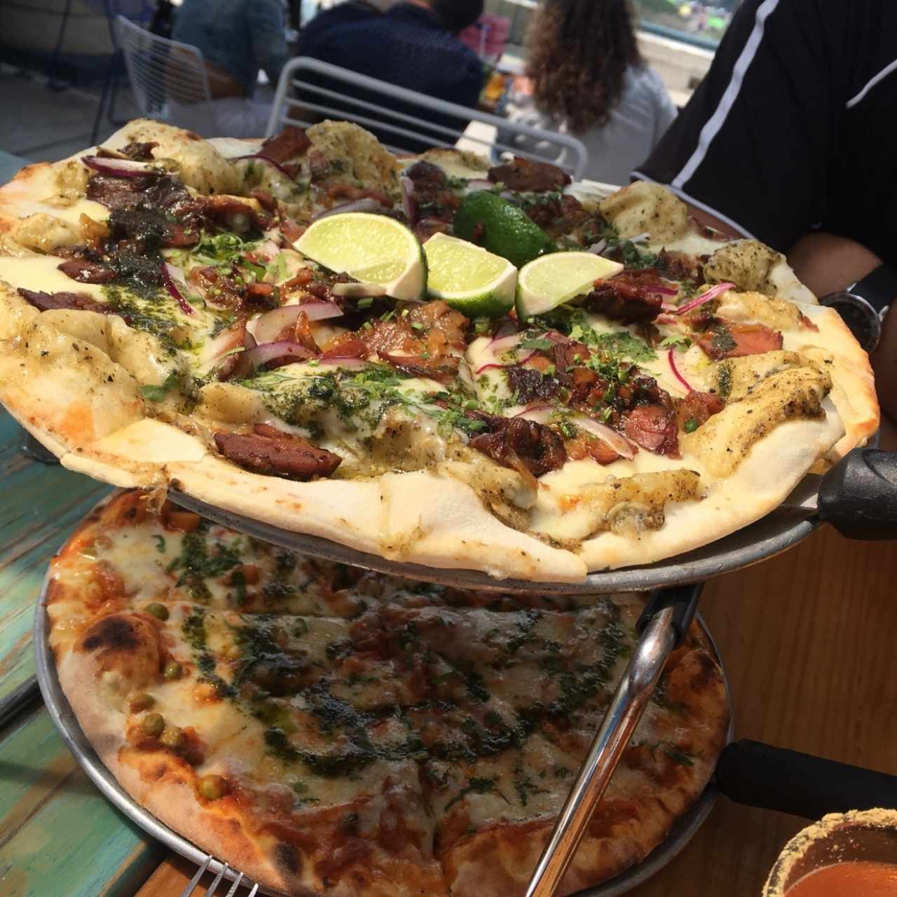 pizza de hilachas y carnitas 