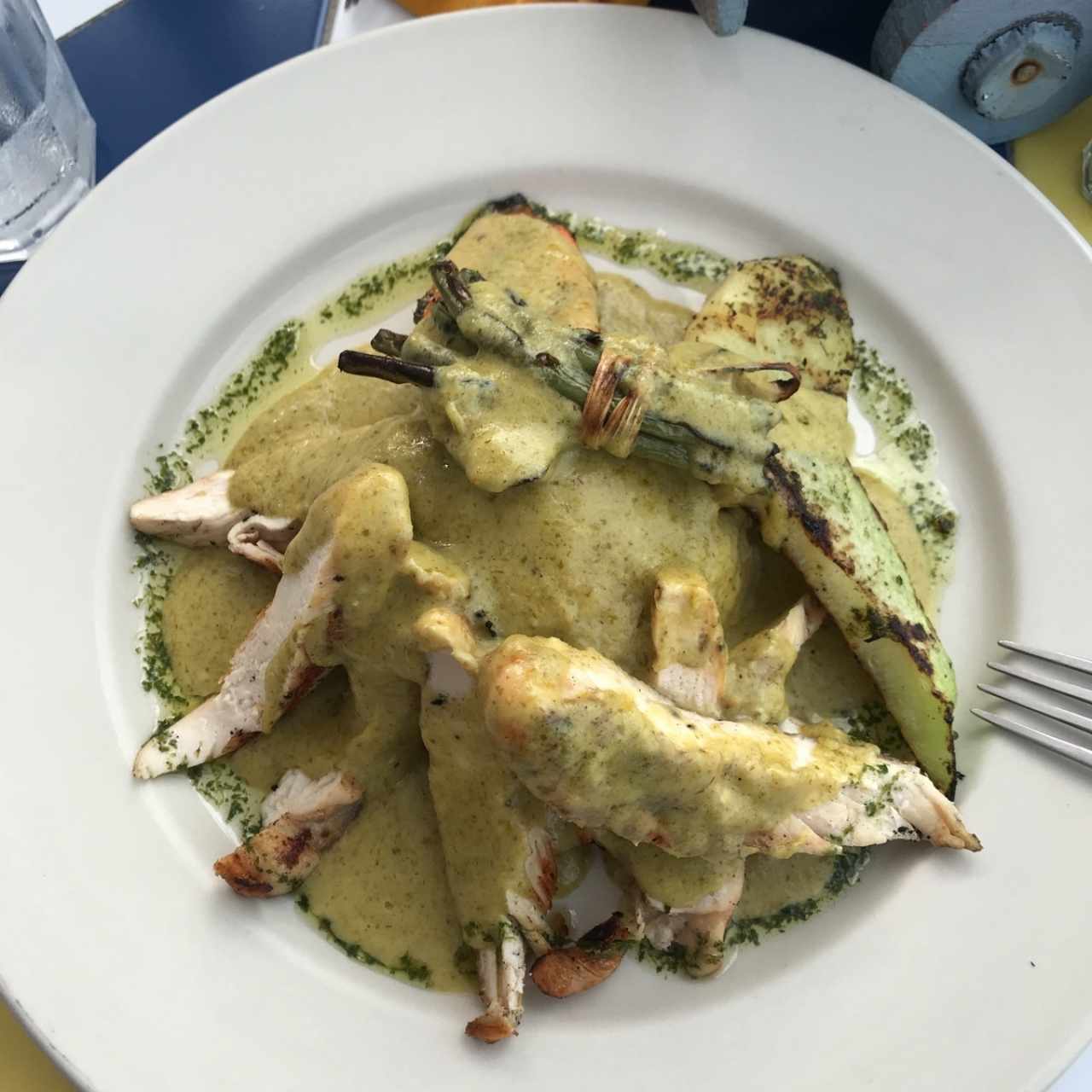 Pollo en salsa de Loroco