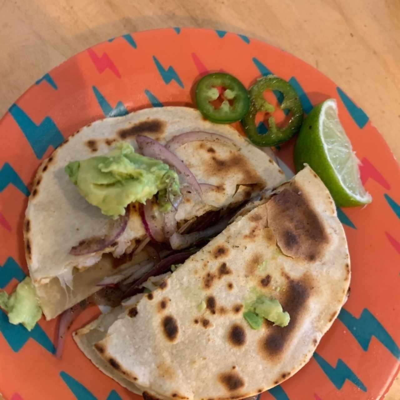 Quesadilla de Carne con Aguacate