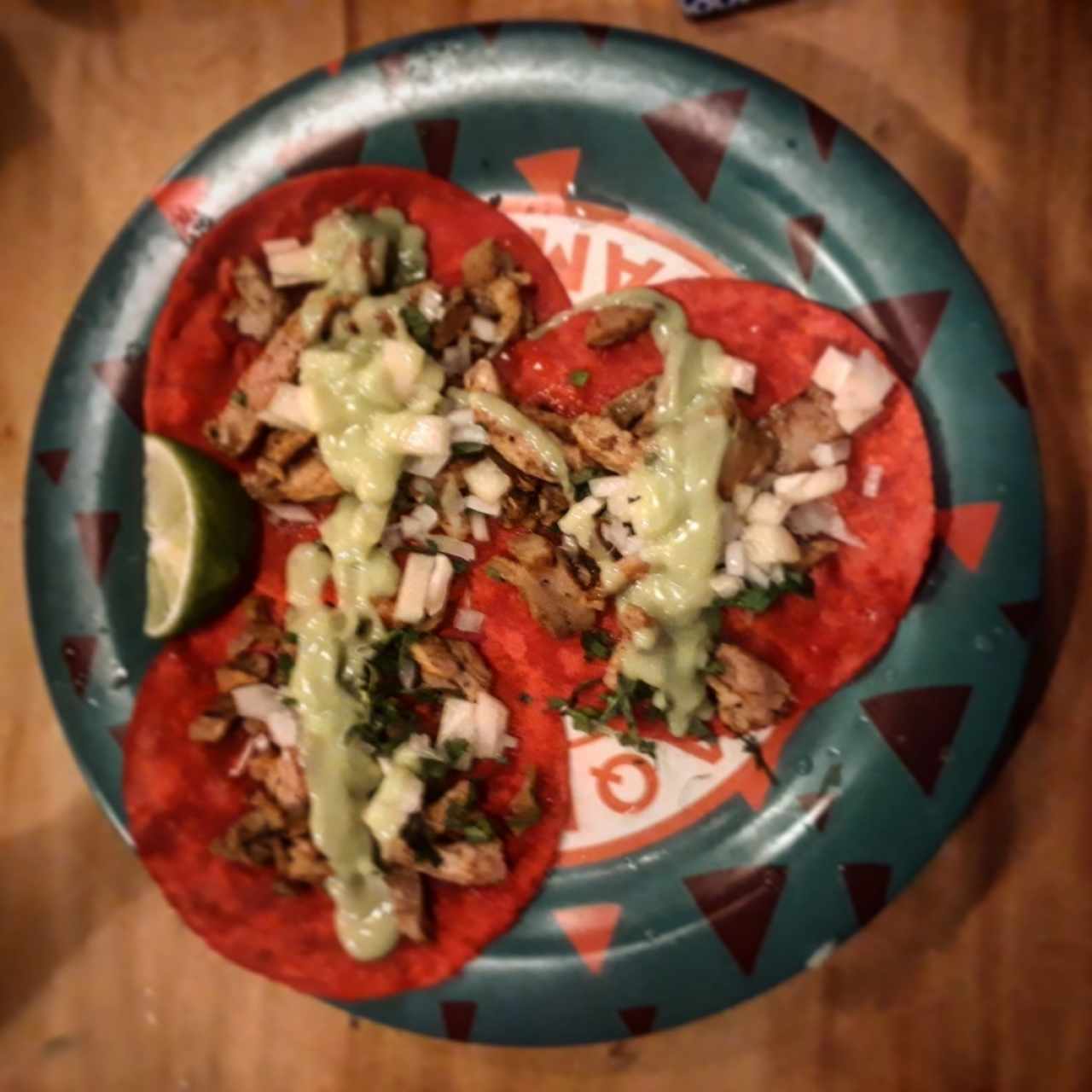 Tacos al pastor con tortilla navideña