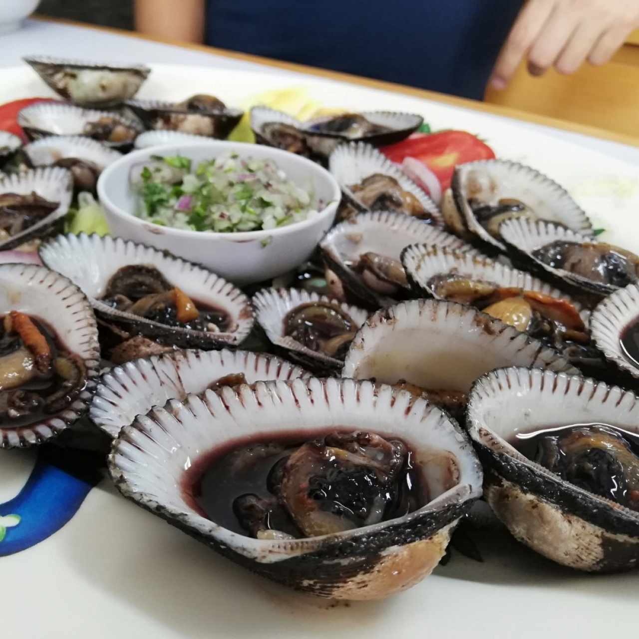 Docenas de conchas en su tinta