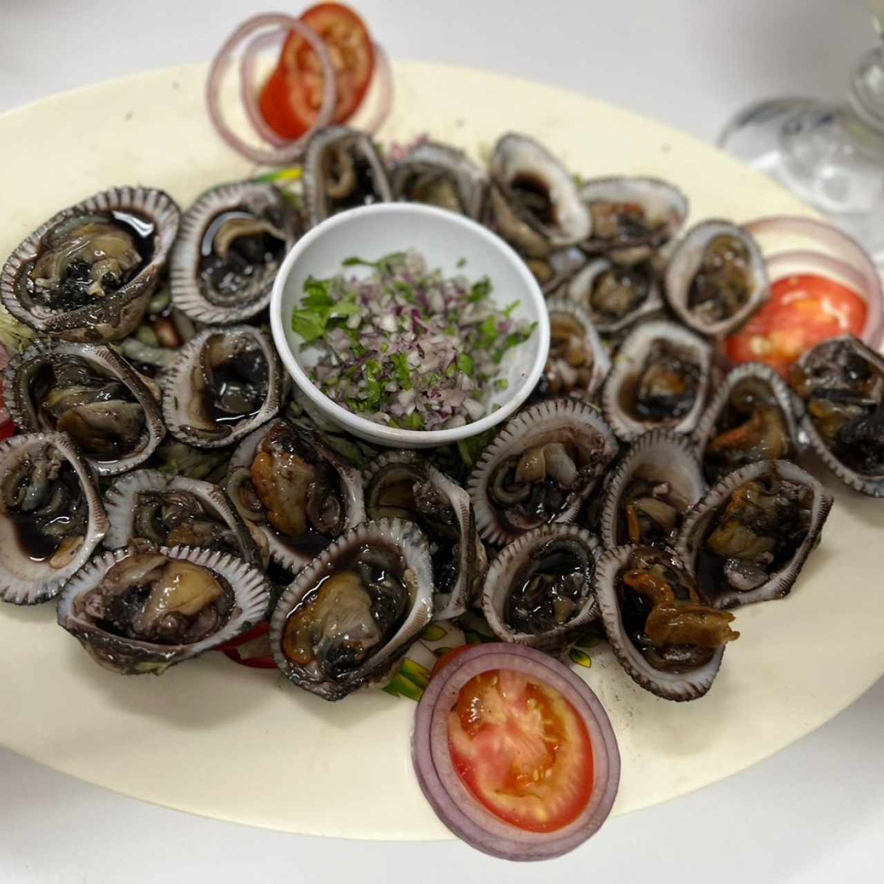 Docenas de conchas en su tinta