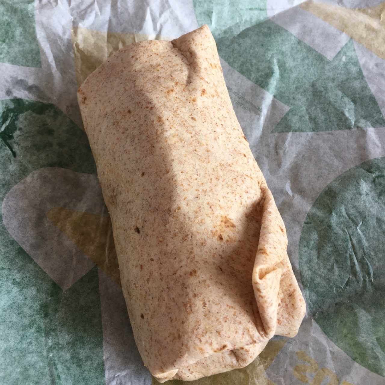 Tortilla integral con pollo y vegetales