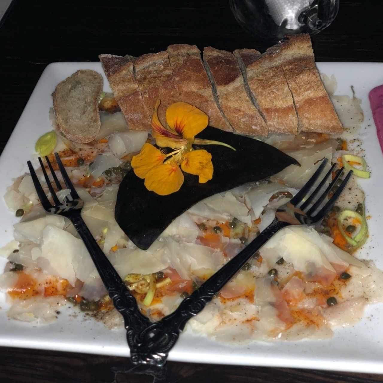 carpaccio de róbalo