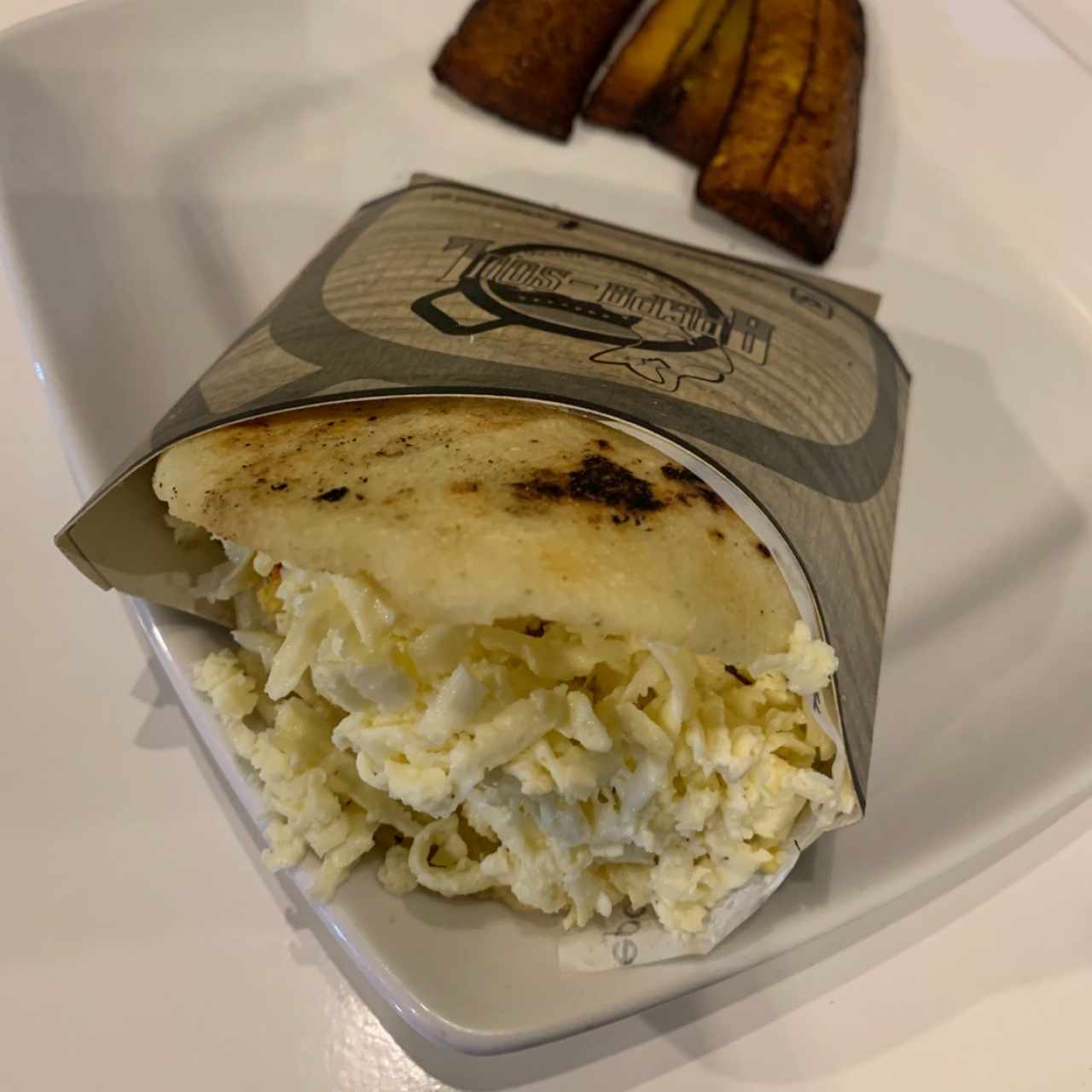 Arepa de Cazón y Queso Blanco