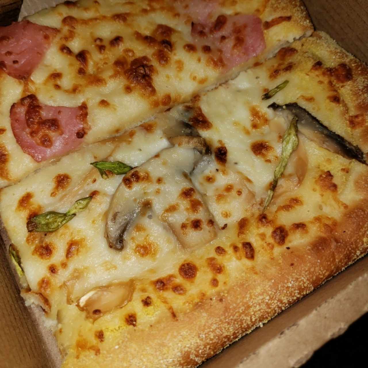 pizza con loroco 