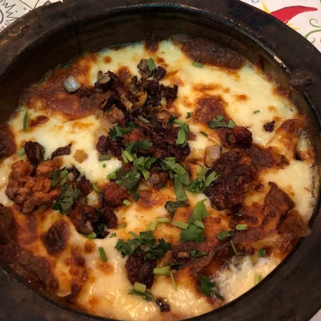 Queso fundido con chorizo