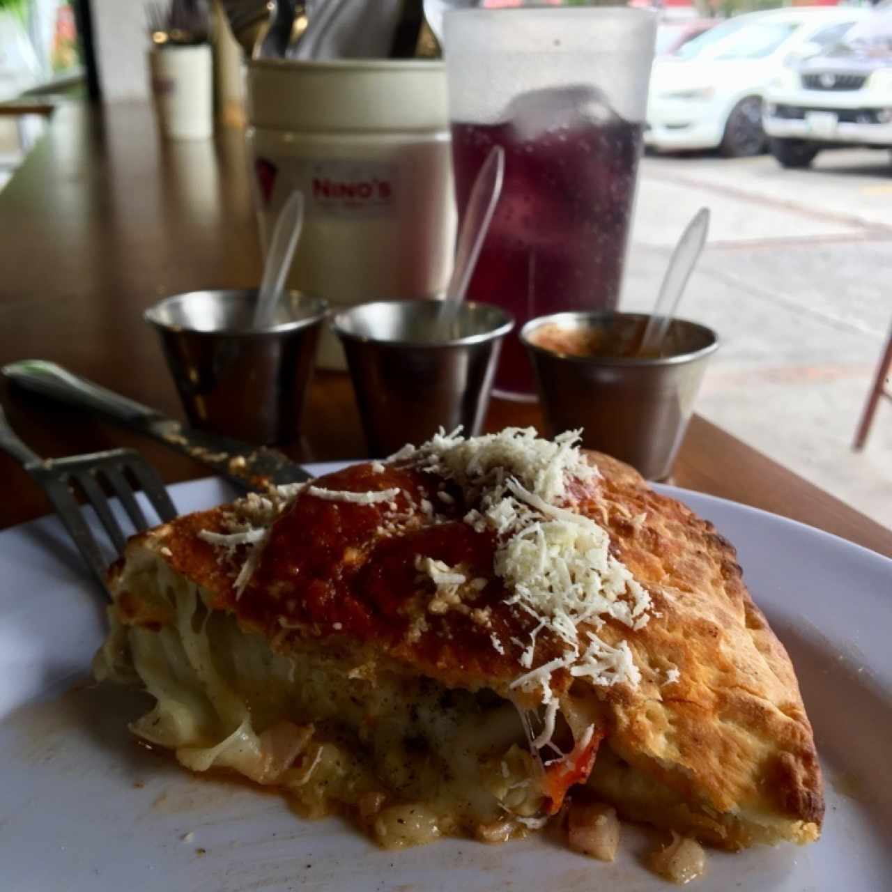 Mi Calzone: Especialidad de 5 carnes con Champiñones