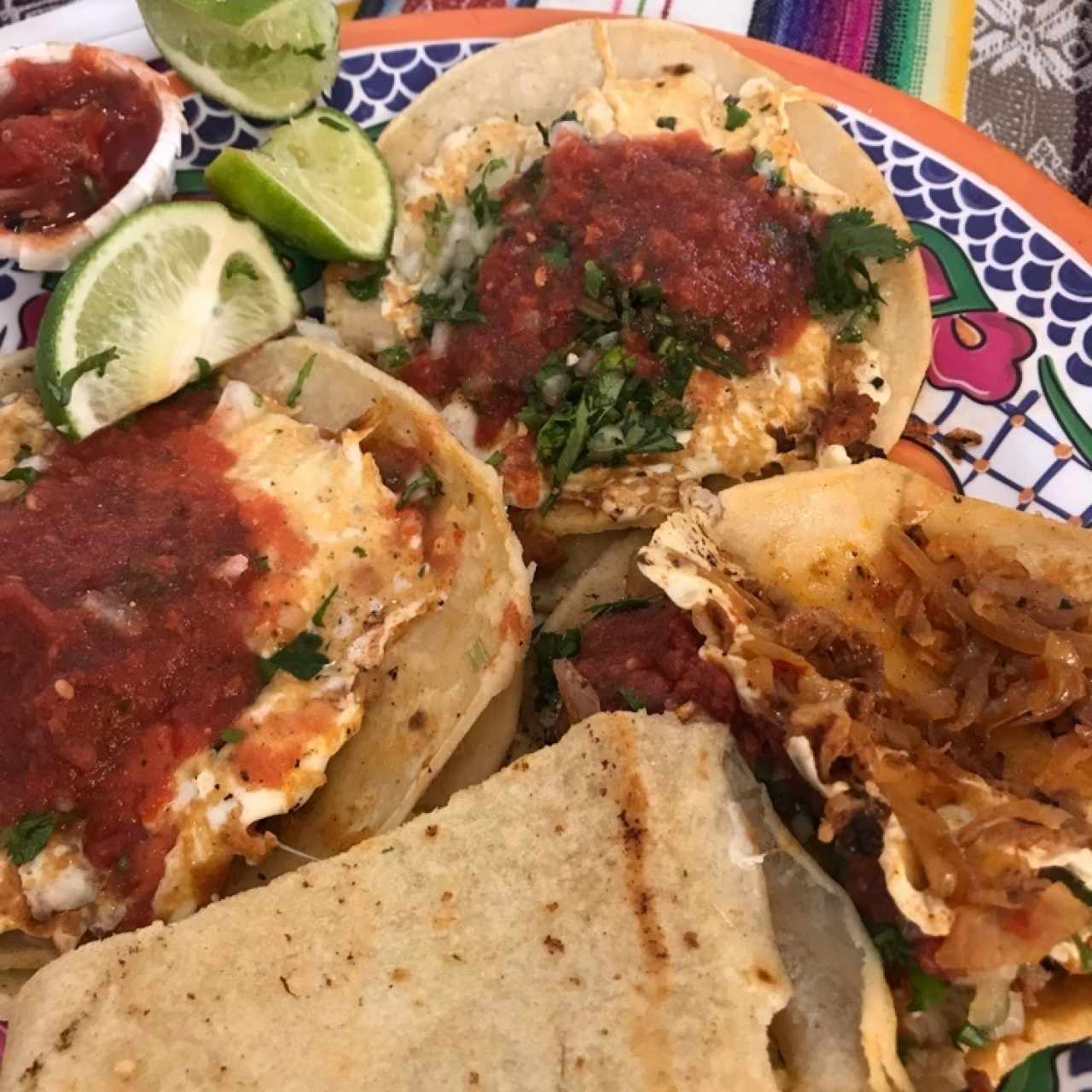 Tacos al pastor con queso