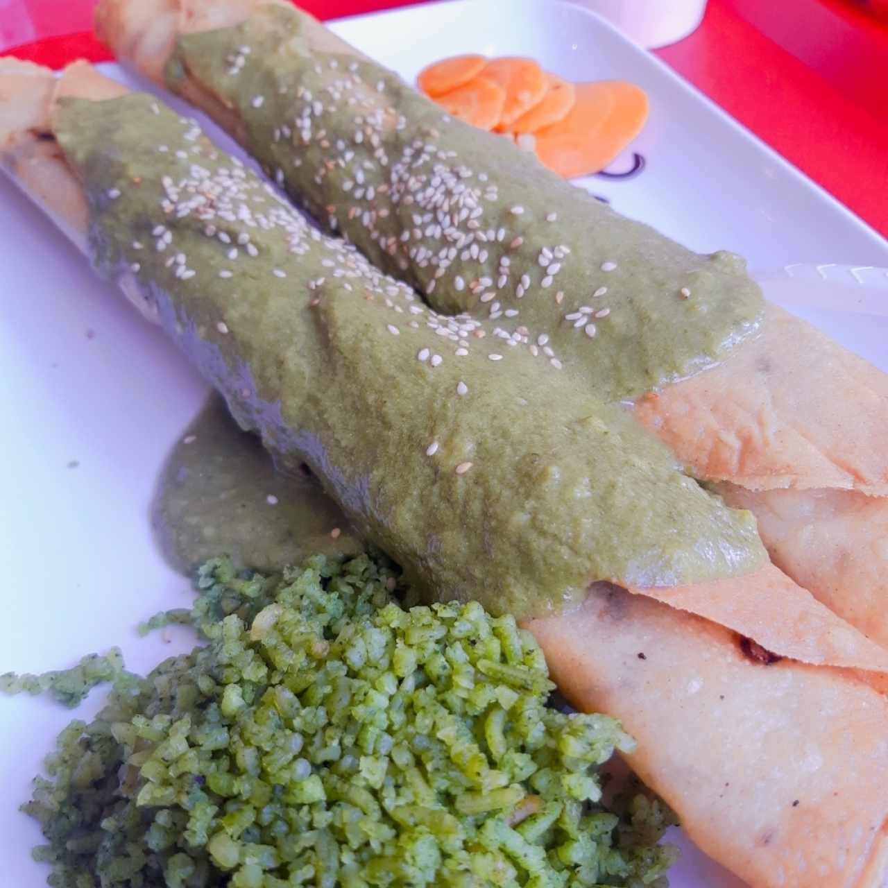Flautas en Mole Verde 