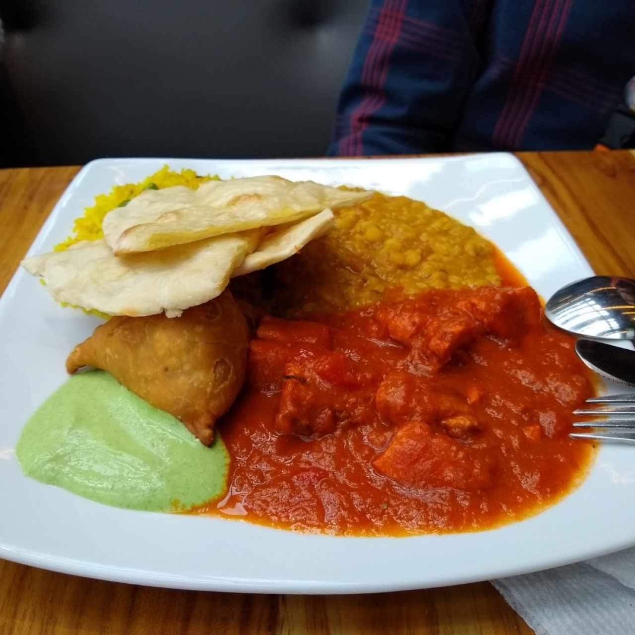 Combo de pollo con arroz y lentejas