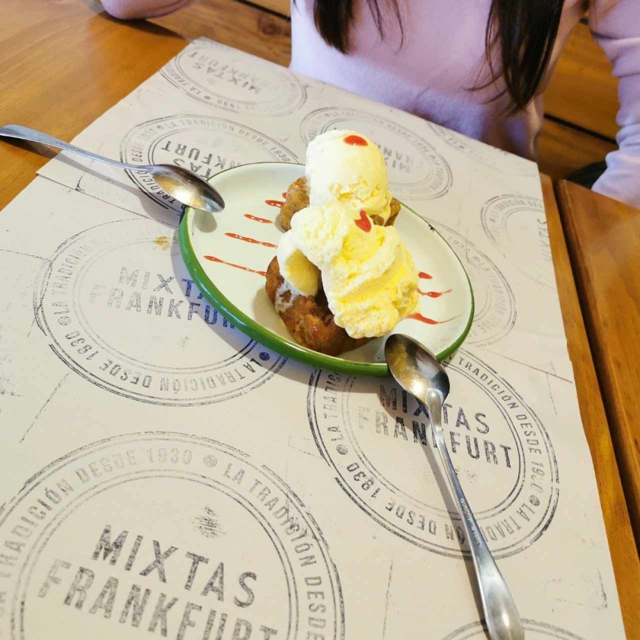 Bocado de reyna con Helado 