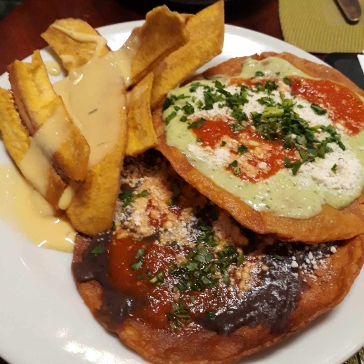 Buffet Dominical - tostadas y plataninas con queso