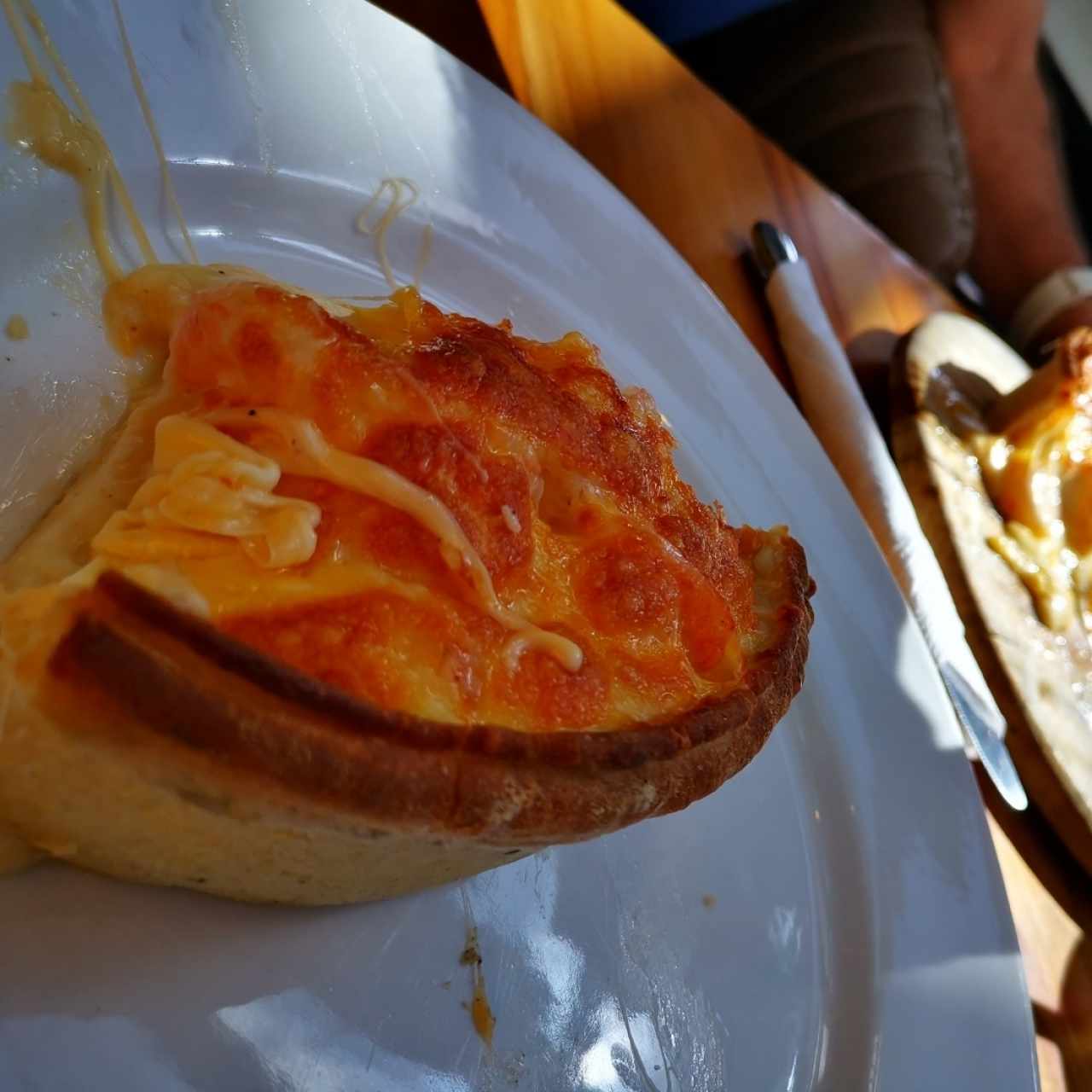pizza con camarones en salsa blanca