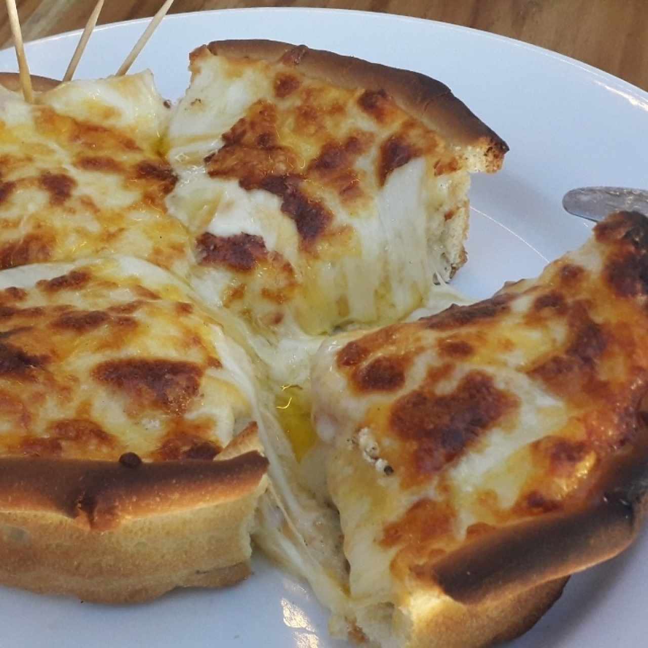 Pizza con Camarones y Salsa Blanca