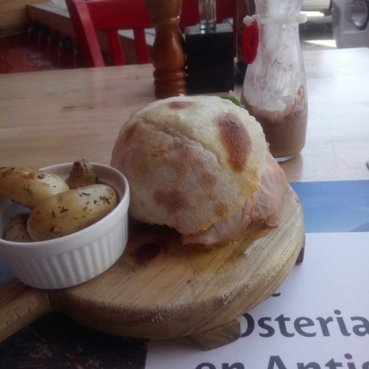Focaccia jamon + iceberg de Nutella