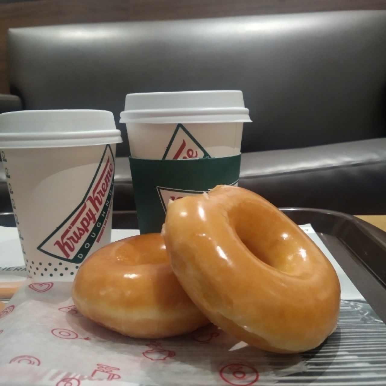 oferta de 25 dos donas y un cafe mediano + un cafe pequeño 