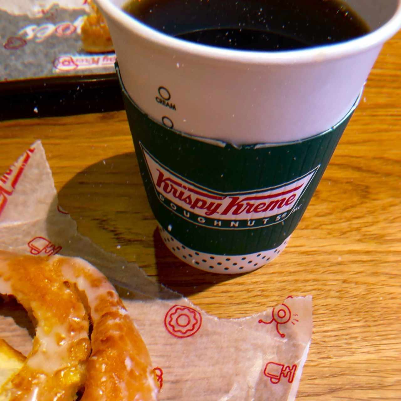 dona apple fritter y café americano