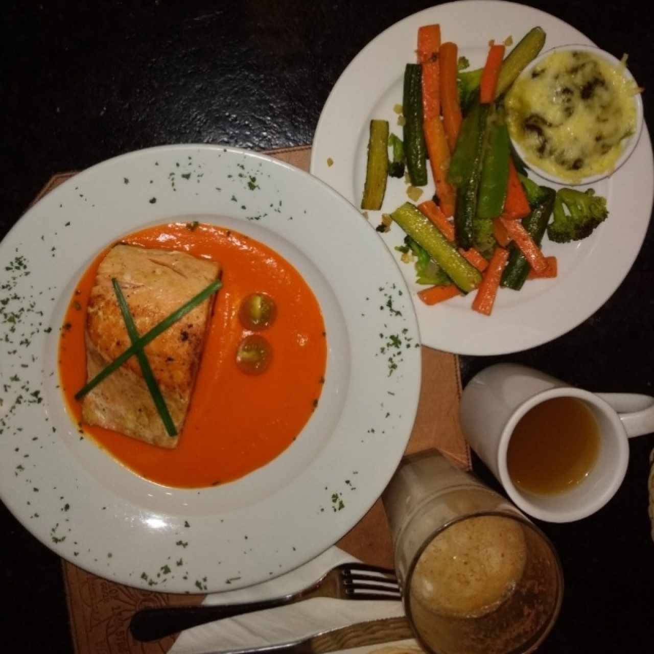 La Pesca - Salmón con vegetales y espinacas gratinadas