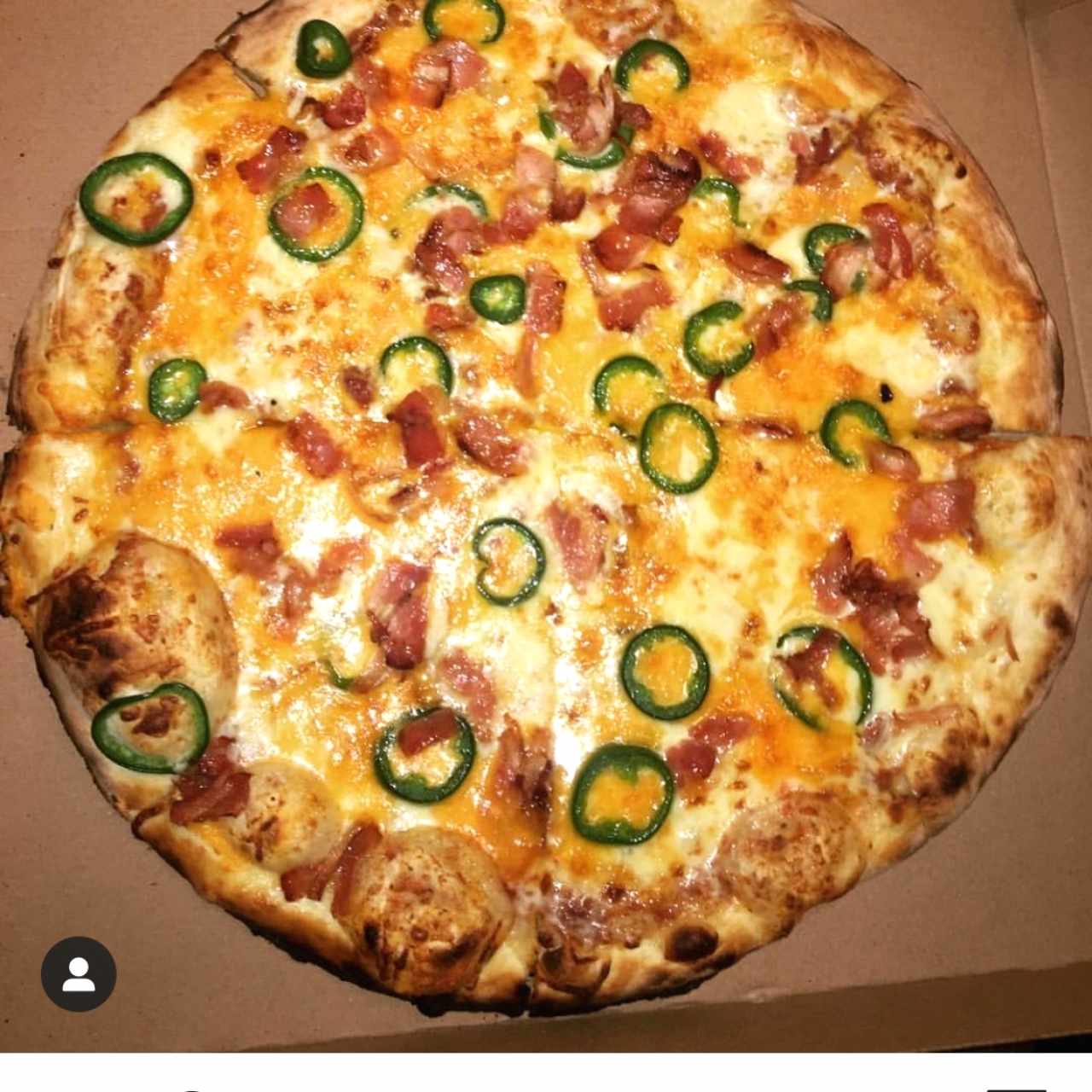 Pizza de Tocino con Jalapeño