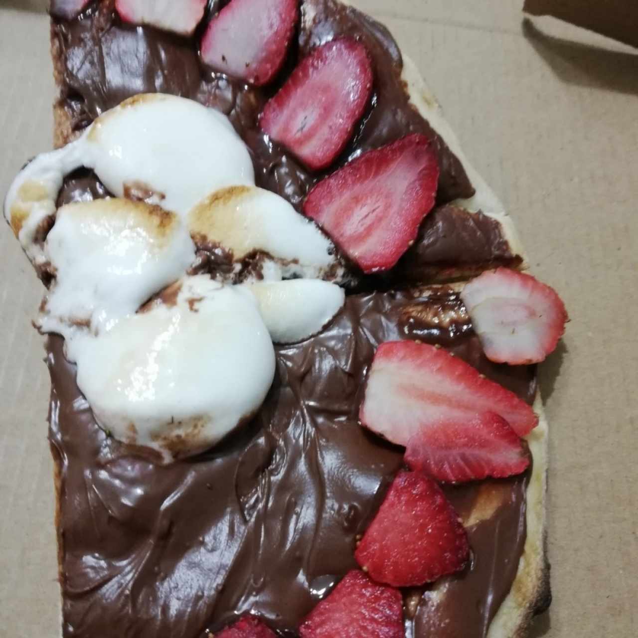 pizza de nutela con fresa y smores