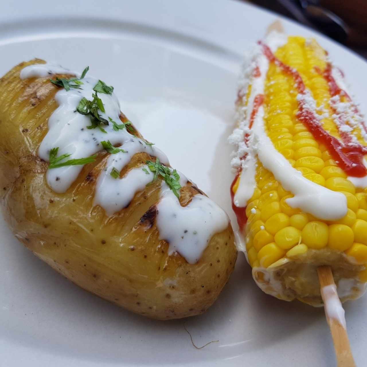 papa a la parrilla, elote loco