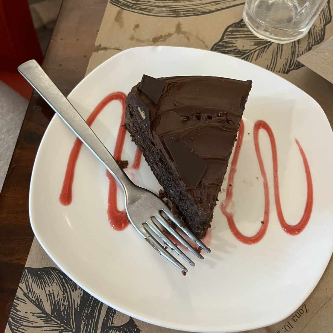 Pastel de chocolate con avellanas