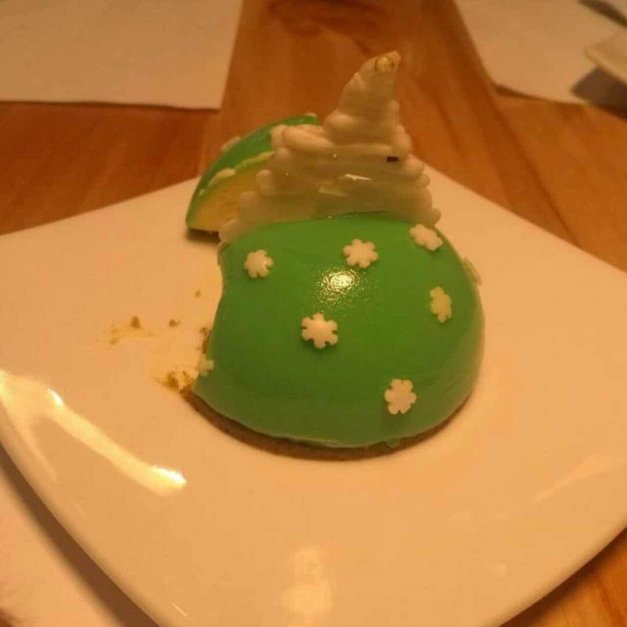 muse de limon y base de pistacho.