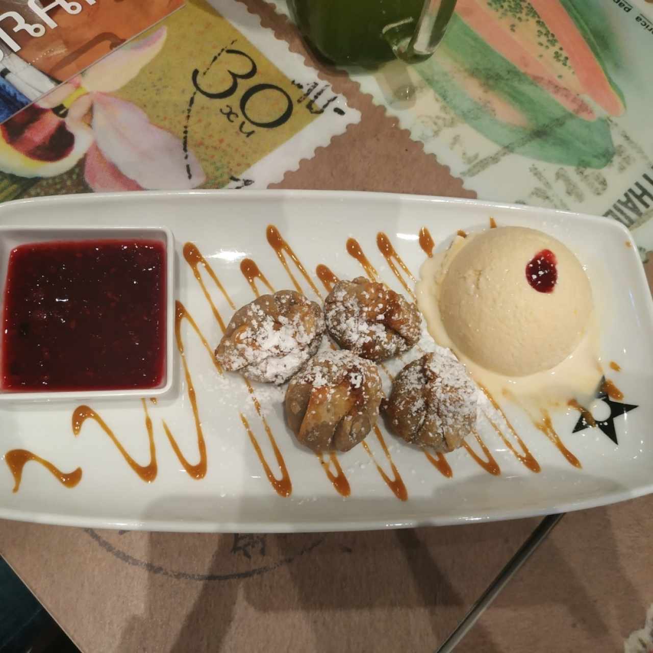 WONTON DE QUESO Y DULCE DE LECHE CON HELADO