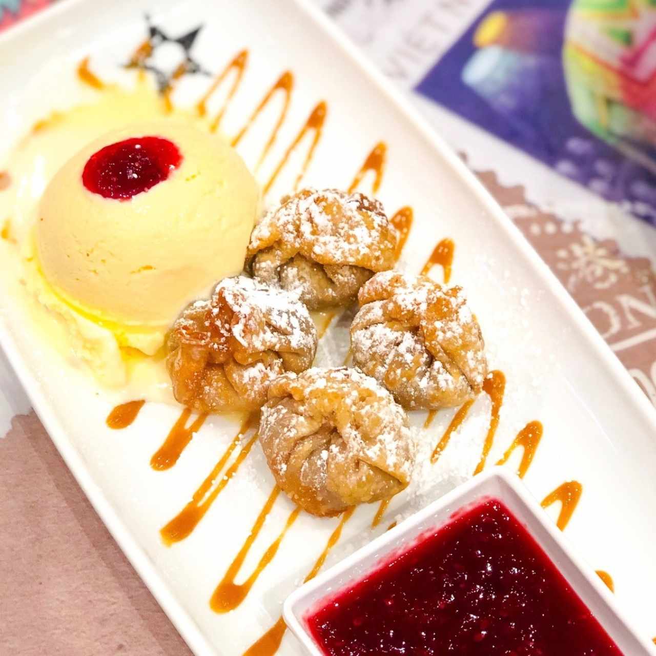 WONTON DE QUESO Y DULCE DE LECHE CON HELADO