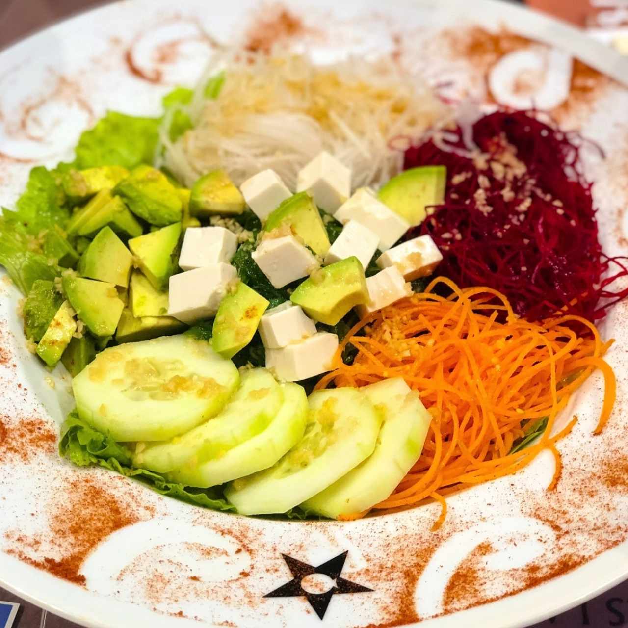 ENSALADA DE ALGAS CON TOFU Y AGUACATE