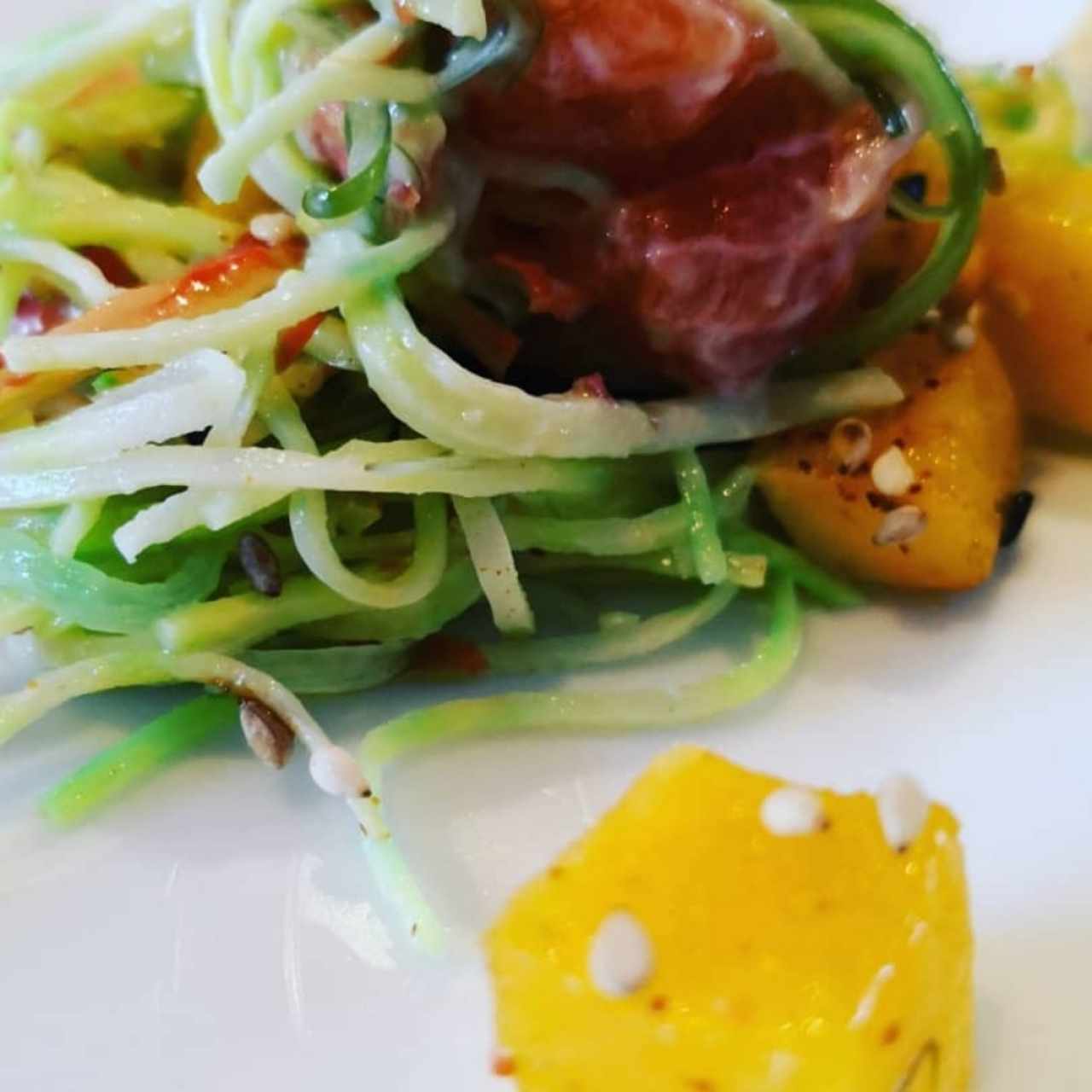 ENSALADA DAIDAI DE SALMÓN