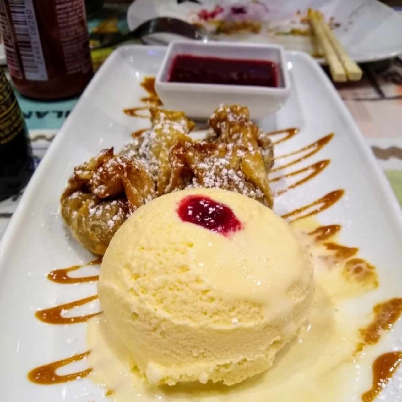 WONTON DE QUESO Y DULCE DE LECHE CON HELADO