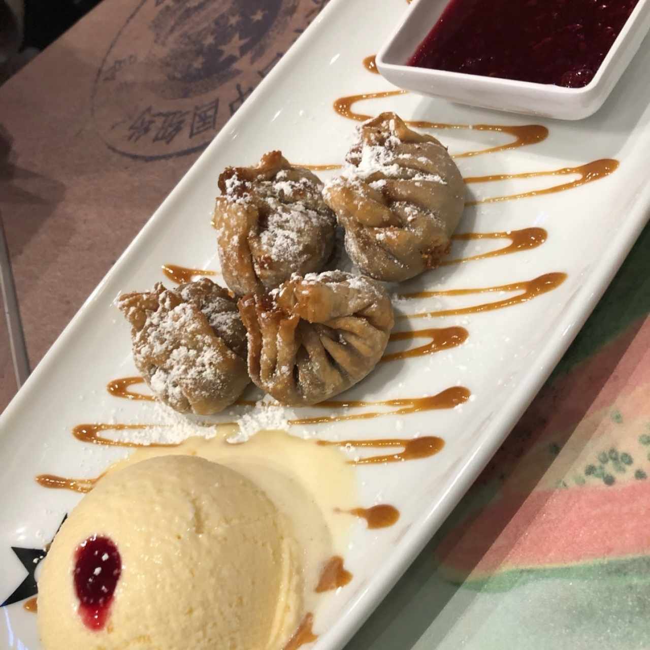 WONTON DE QUESO Y DULCE DE LECHE CON HELADO