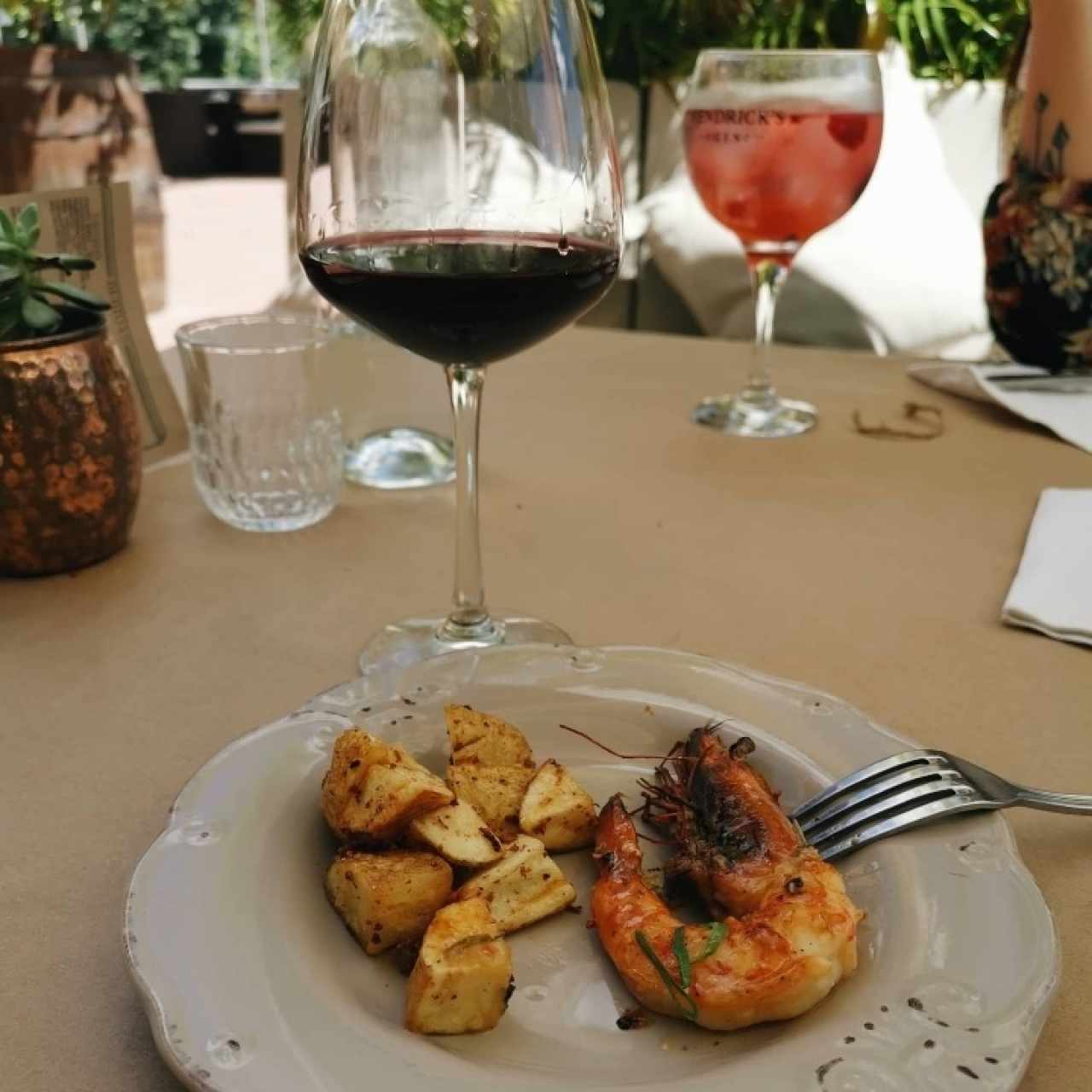 Camarón al ajillo con patatas. 