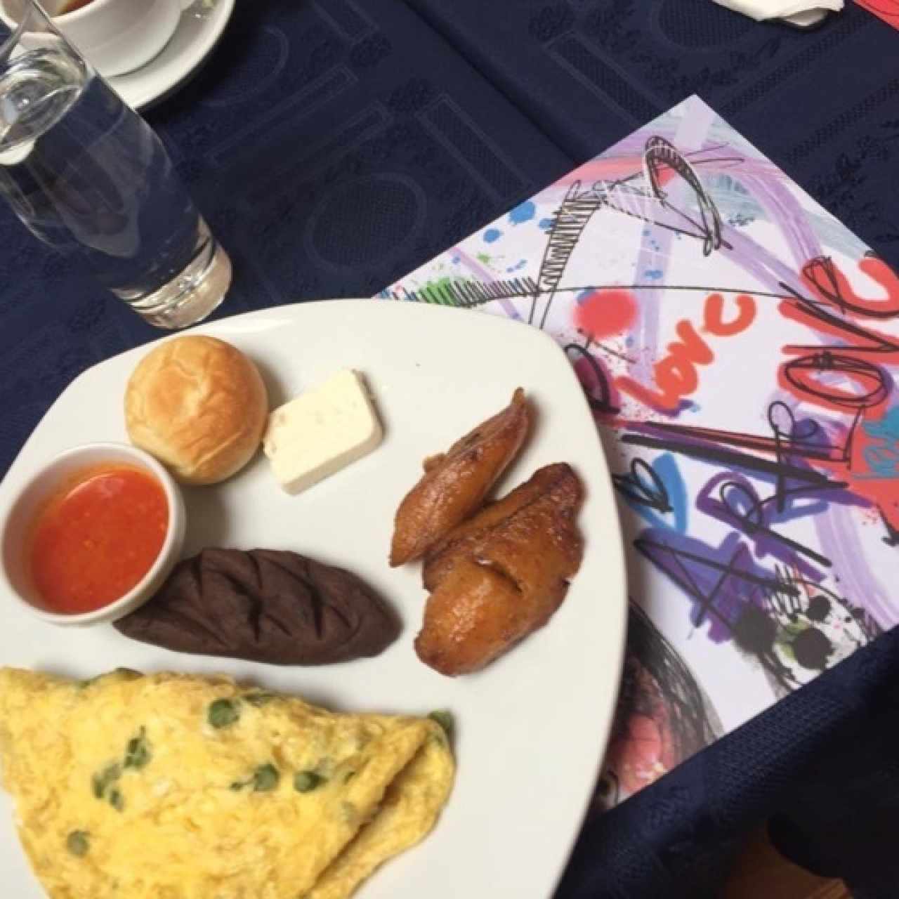 Omellette con espárragos, tomates cherry y queso Ricota 