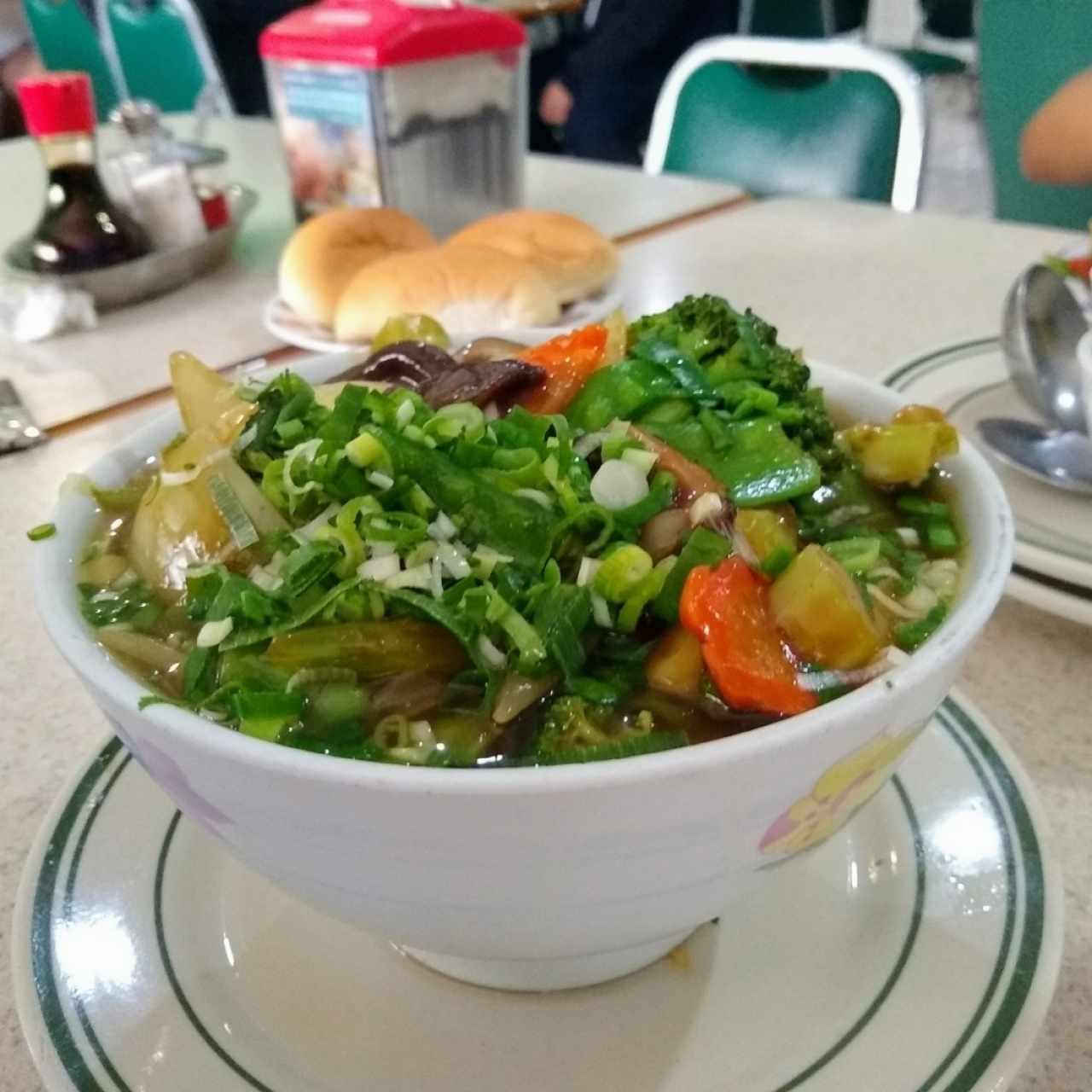 Sopa Mein vegetariana