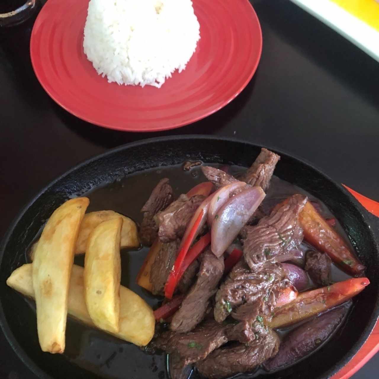 Carnes - Lomo Saltado