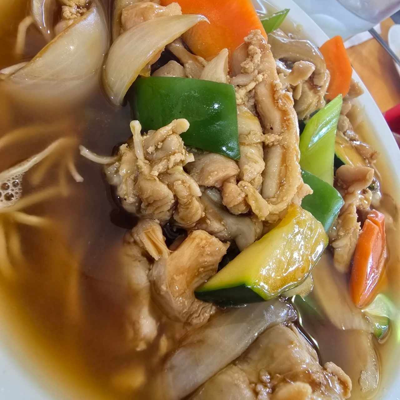 sopa mein de pollo