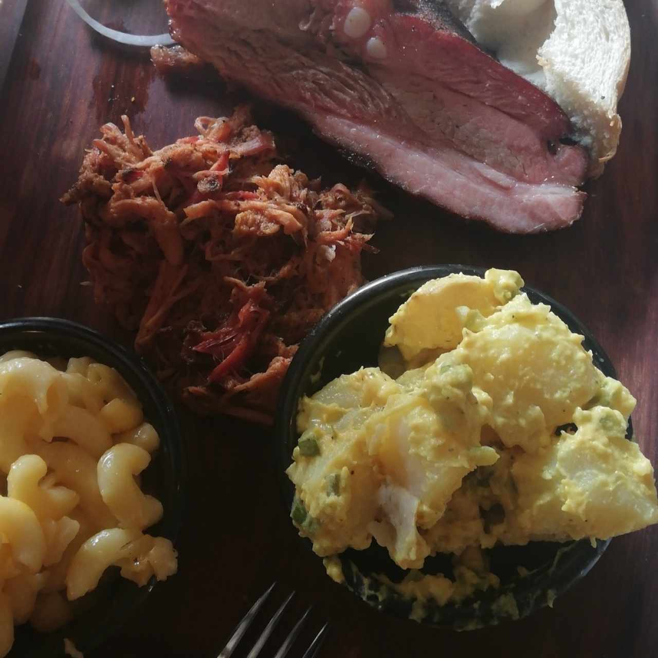 2 meats plate - costilla y pulled pork con mac&cheese y papas.
