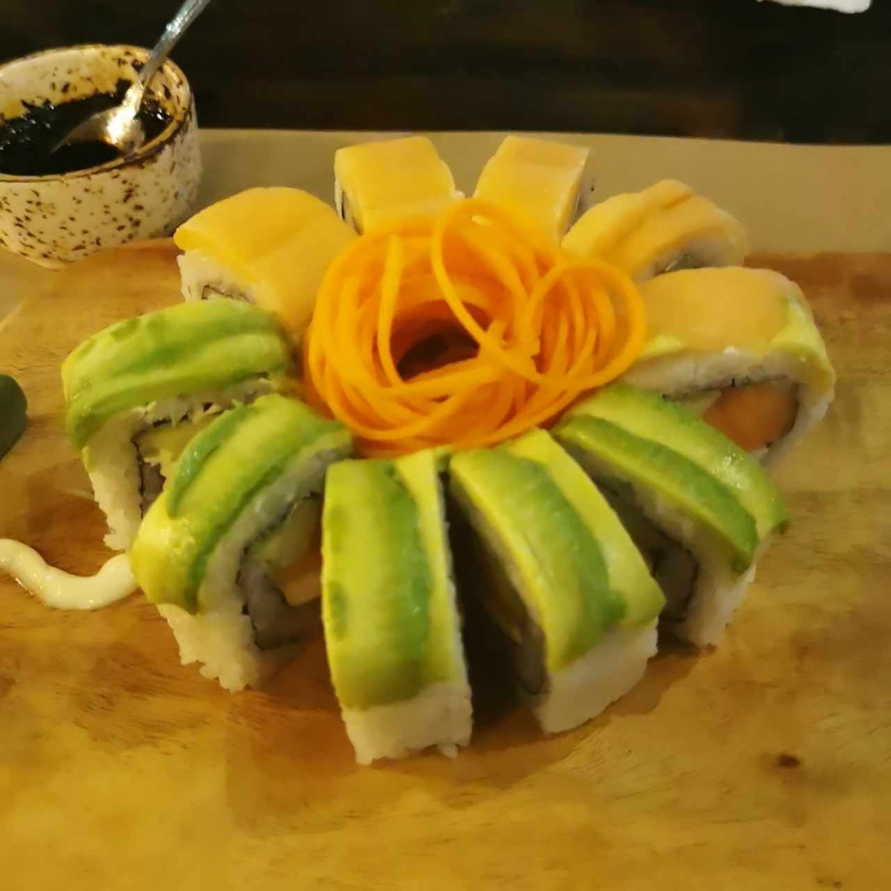 Salmón y Aguacate Maki