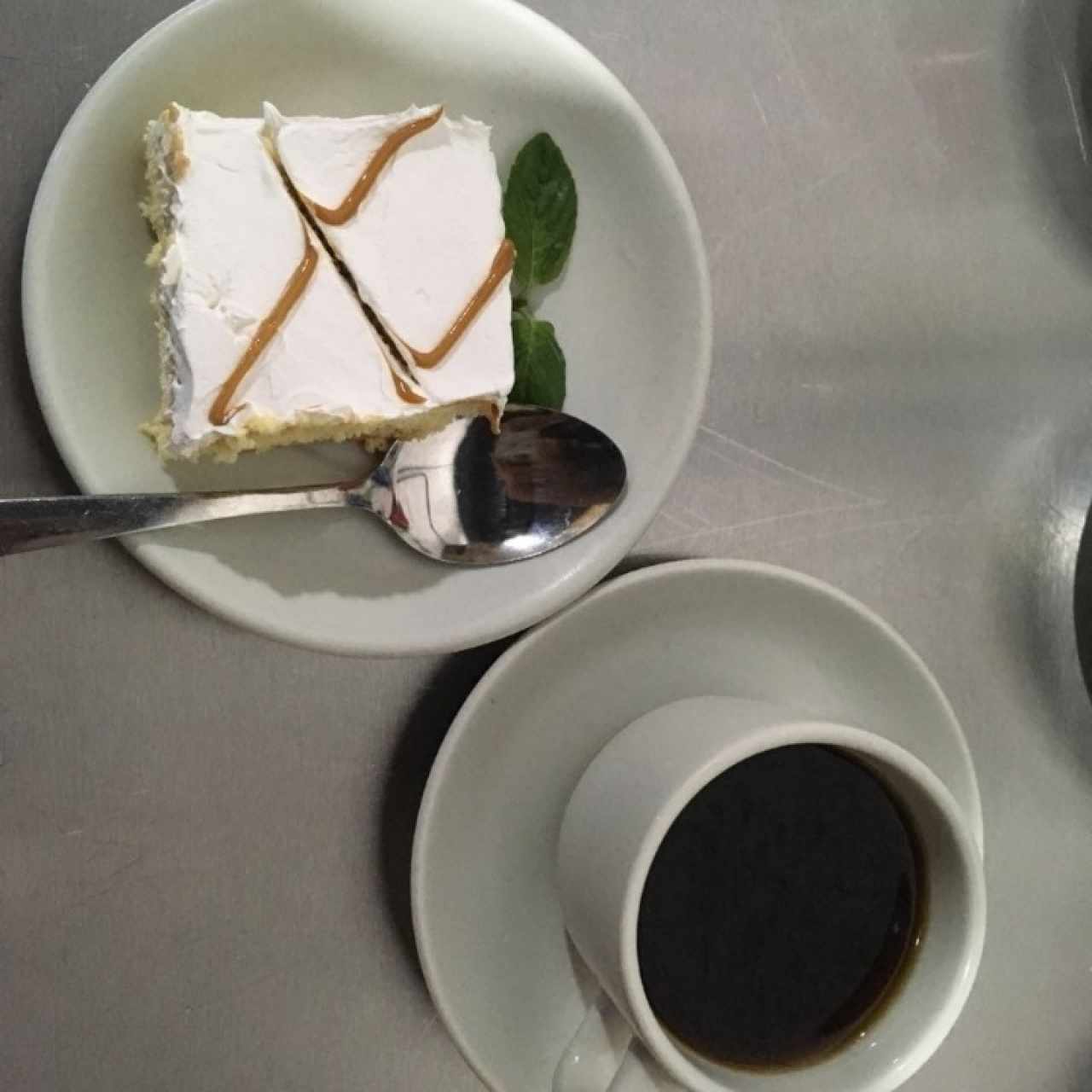 café y pastel